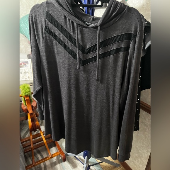 Torrid Grey hooded long sleeve top - Picture 1 of 3